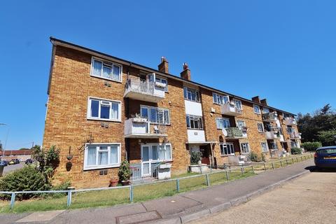 9 Ramsay Gardens, Romford, RM3 7NT