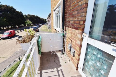 9 Ramsay Gardens, Romford, RM3 7NT