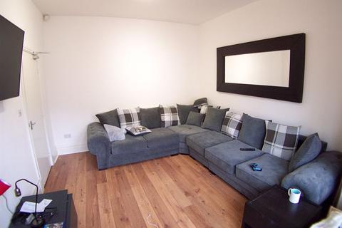 12 Burchett Grove, Leeds, LS6 2JA