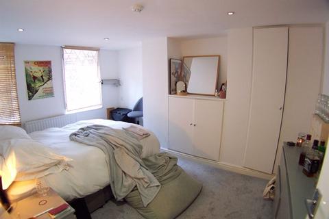 12 Burchett Grove, Leeds, LS6 2JA