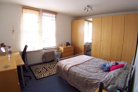 12 Burchett Grove, Leeds, LS6 2JA
