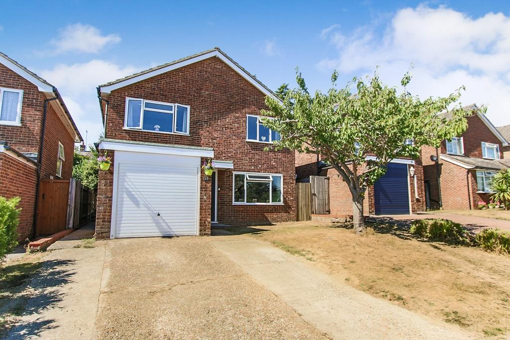 Merlin Way, East Grinstead, RH19 4 bed detached house £575,000