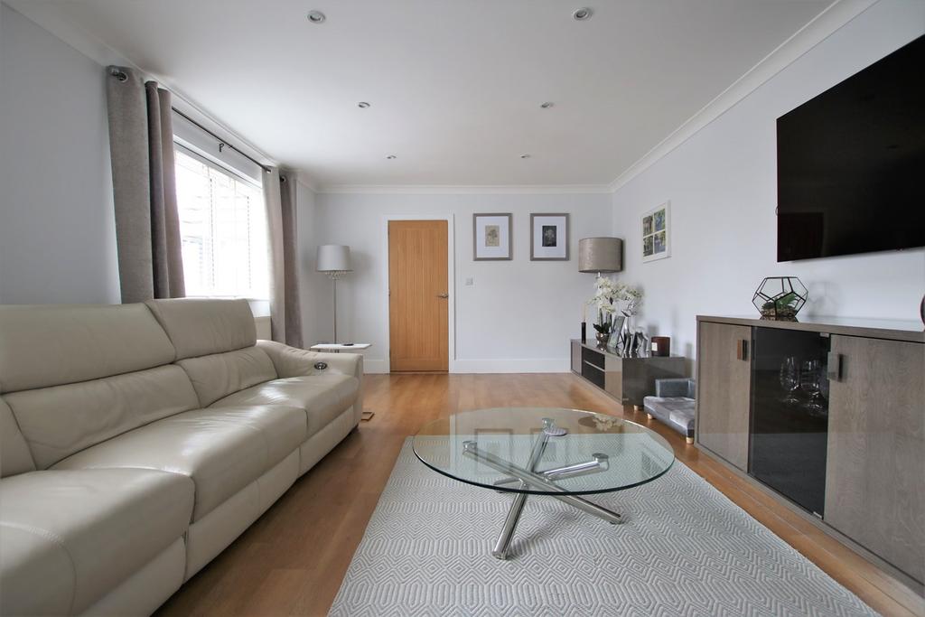 Goodchild Road, Wokingham, RG40 4 bed chalet £1,000,000