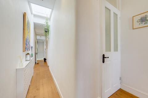 25 Theodore Road, London, SE13 6HT
