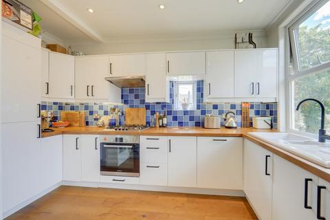 25 Theodore Road, London, SE13 6HT
