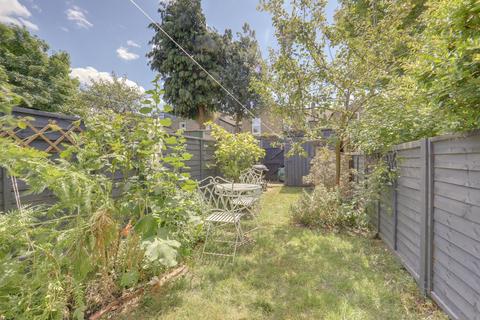 25 Theodore Road, London, SE13 6HT