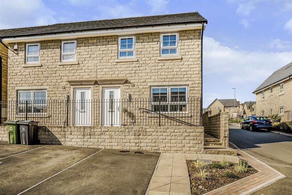 Weavers Grove, Golcar, Huddersfield. HD7 3 bed house £265,000