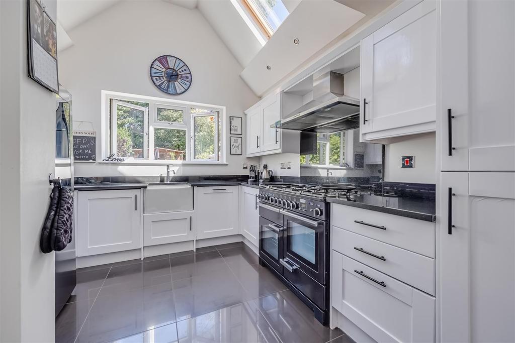 Greenhayes Avenue, Banstead 4 bed semidetached house for sale £775,000