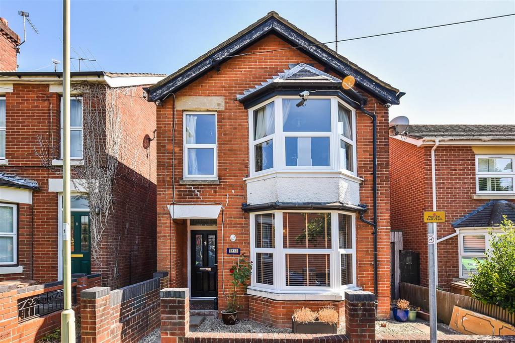 Adelaide Road, Andover 3 bed detached house for sale £350,000