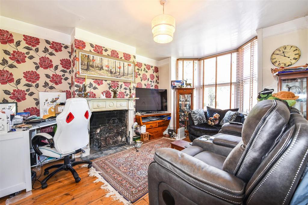 Adelaide Road, Andover 3 bed detached house for sale £350,000