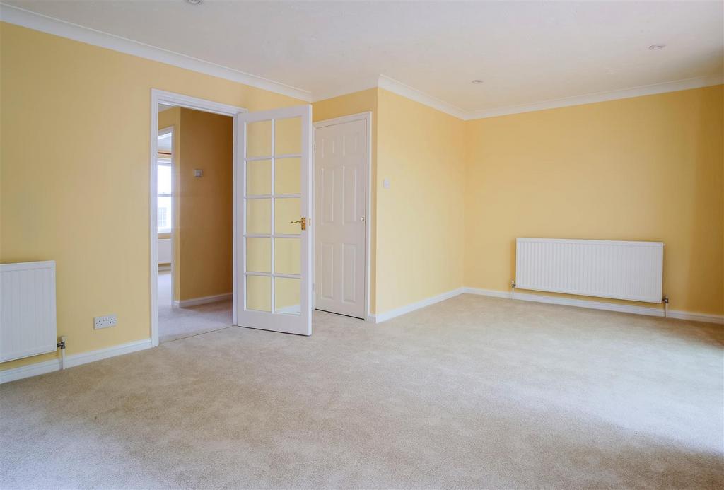 Grenehurst Way, Petersfield 4 bed semidetached house £2,300 pcm (£531 pw)