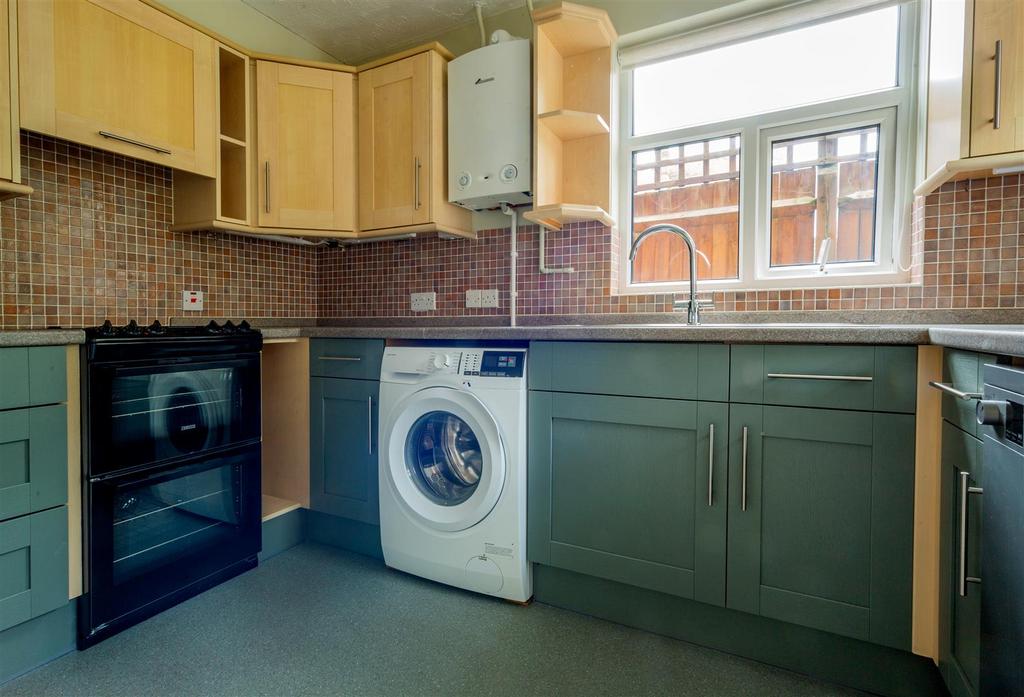 Grenehurst Way, Petersfield 4 bed semidetached house £2,300 pcm (£531 pw)
