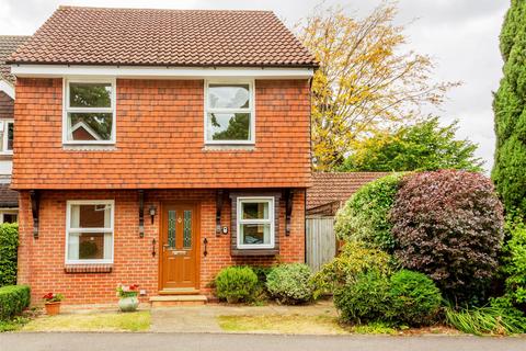 4 bedroom semi-detached house to rent, Grenehurst Way, Petersfield