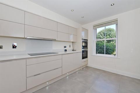 3 bedroom terraced house to rent, Kensington Mews, Windsor, Berkshire, SL4