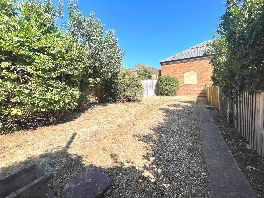 Aldrington Avenue, Hove 3 bed semidetached house £550,000