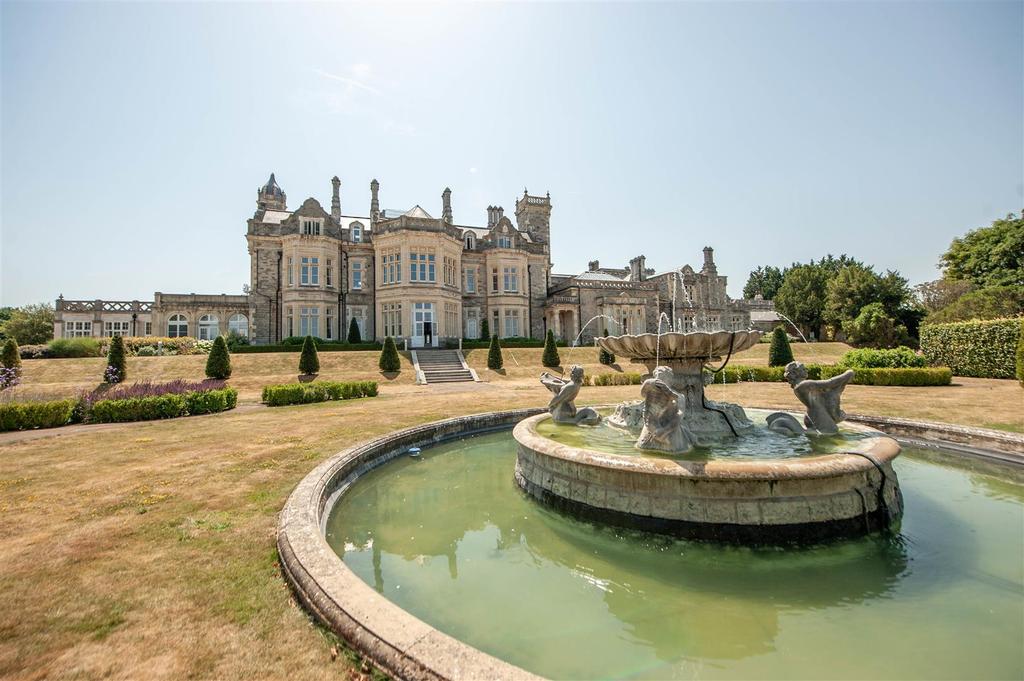 Preston Hall, Aylesford 2 bed semidetached house £1,850 pcm (£427 pw)