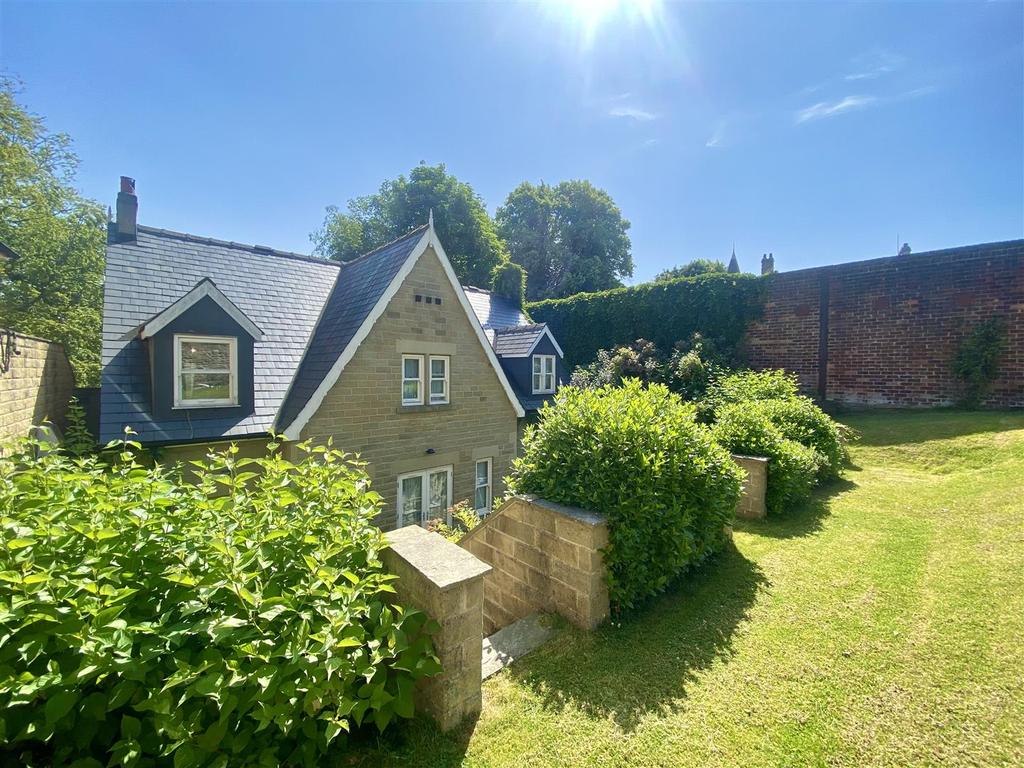 Beech Tree Mews, Psalter Lane 2 bed mews £1,100 pcm (£254 pw)
