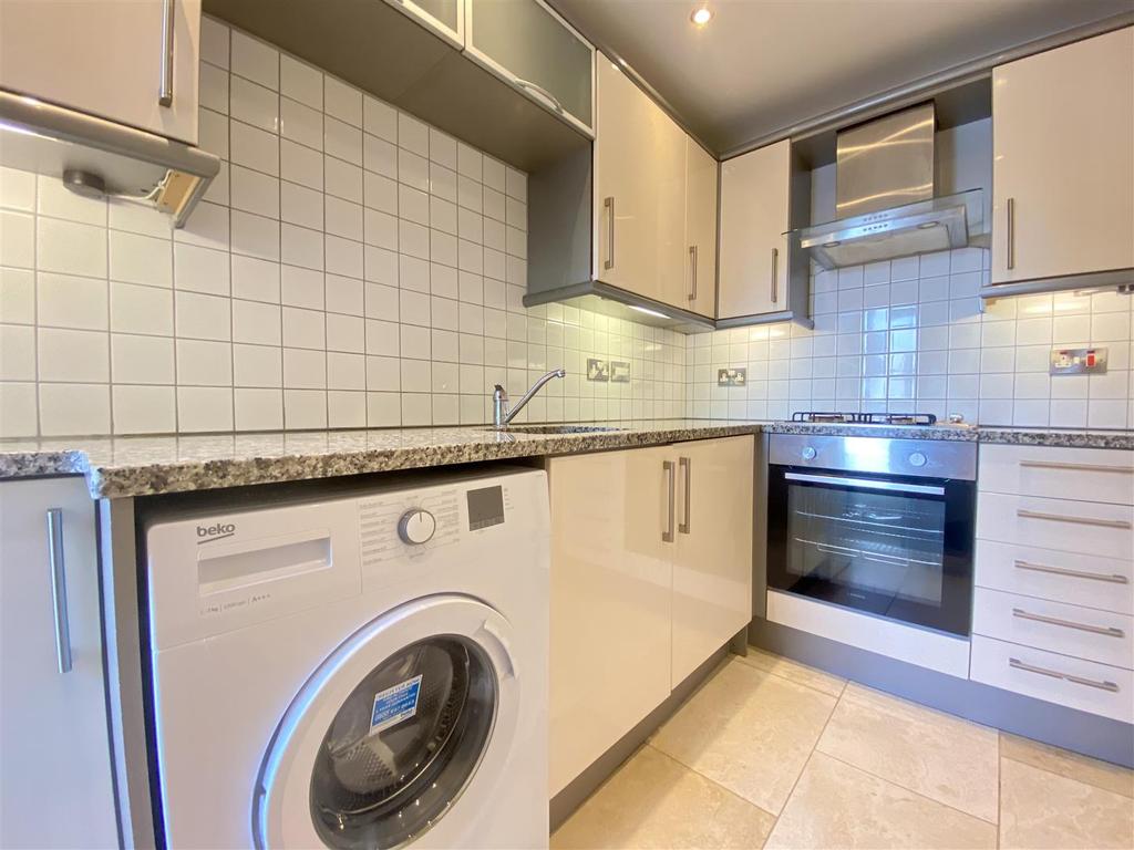 Beech Tree Mews, Psalter Lane 2 bed mews £1,100 pcm (£254 pw)