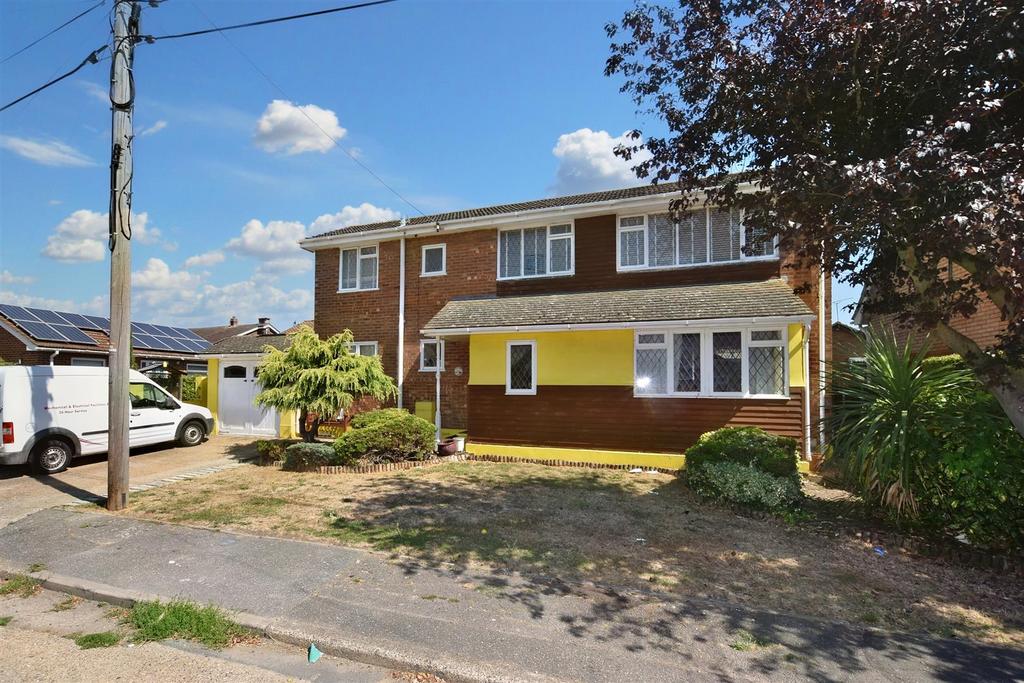 Gifhorn Road, Canvey Island SS8 3 bed detached house for sale £350,000