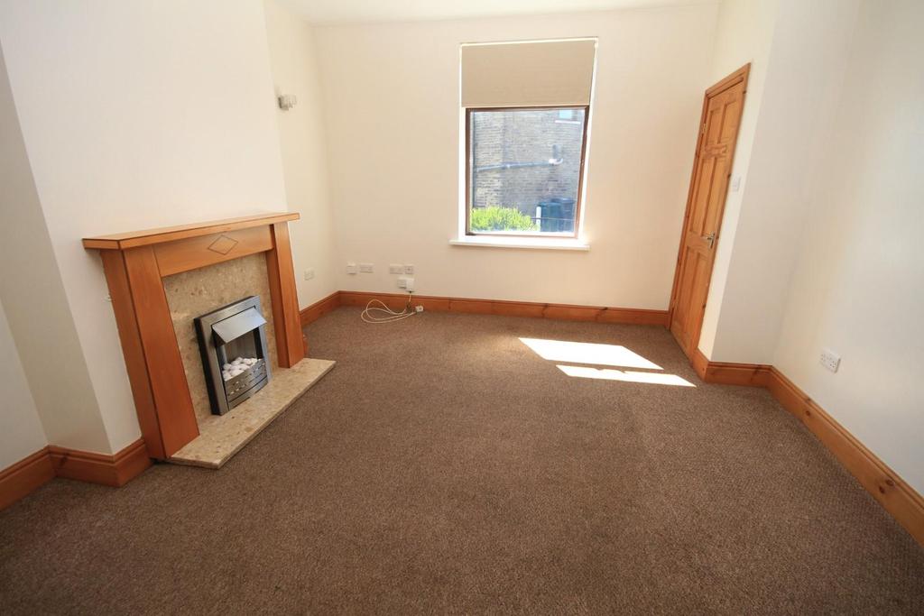 Moor Close Lane, Queensbury, Bradford 1 bed end of terrace house £115,000