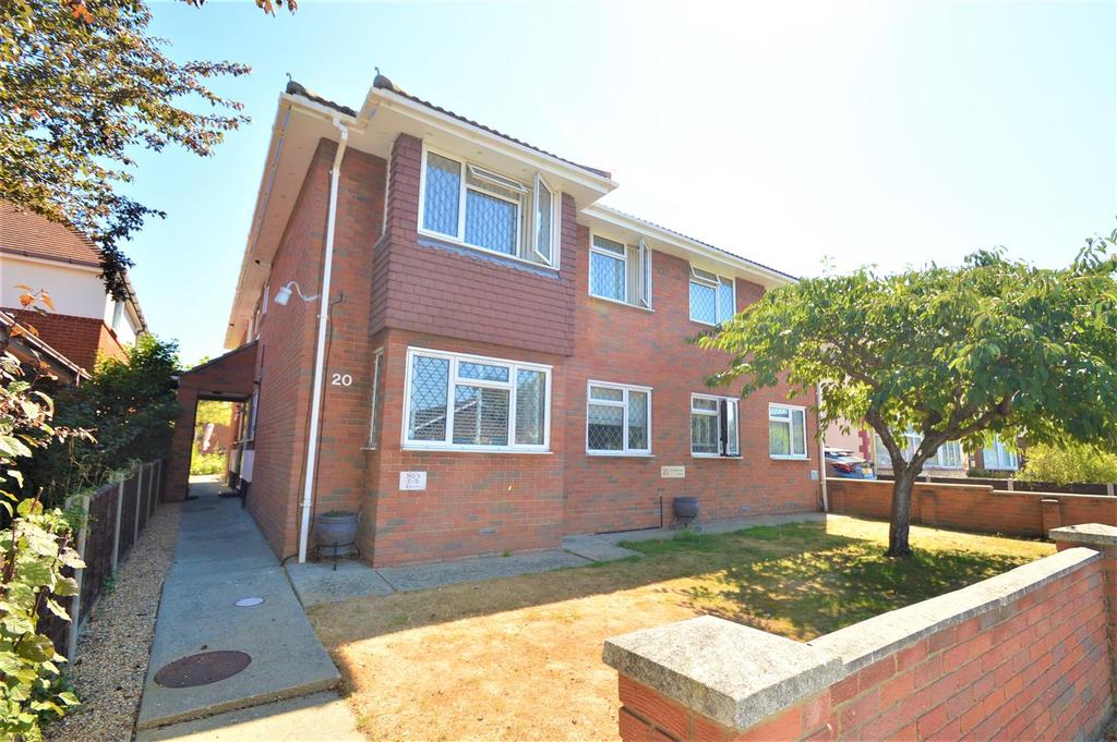 Eastbourne Grove, WestcliffOnSea 2 bed flat £240,000