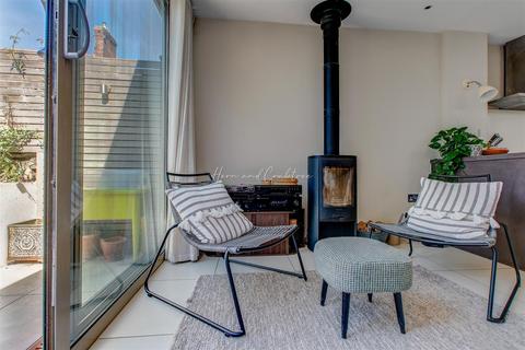 63 Llanfair Road, Cardiff, CF11 9QA