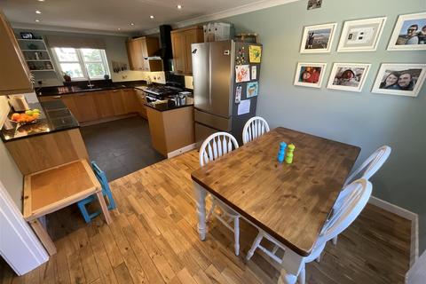 6 River Meadows, Burniston, Scarborough, YO13 0BE