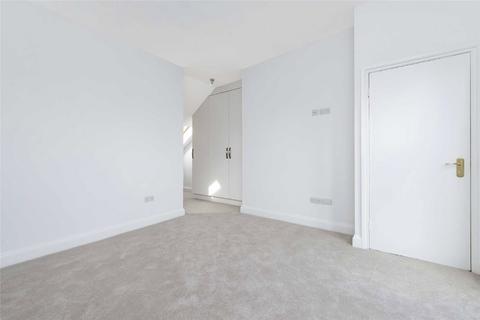 2 bedroom terraced house to rent, Cavendish Road, London, SW12