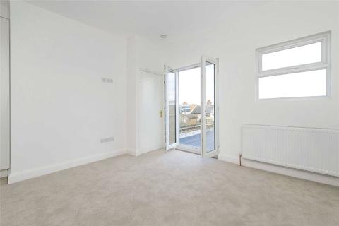 2 bedroom terraced house to rent, Cavendish Road, London, SW12