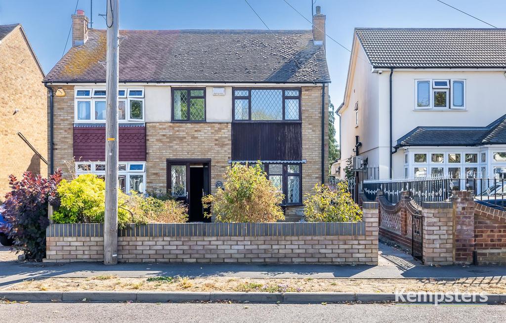 Windsor Avenue, North Grays 3 bed semidetached house for sale £408,000