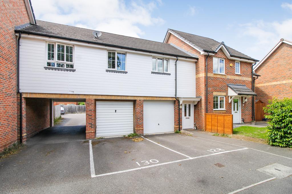 Silver Birch Way, Farnborough, GU14 2 bed £1,250 pcm (£288 pw)