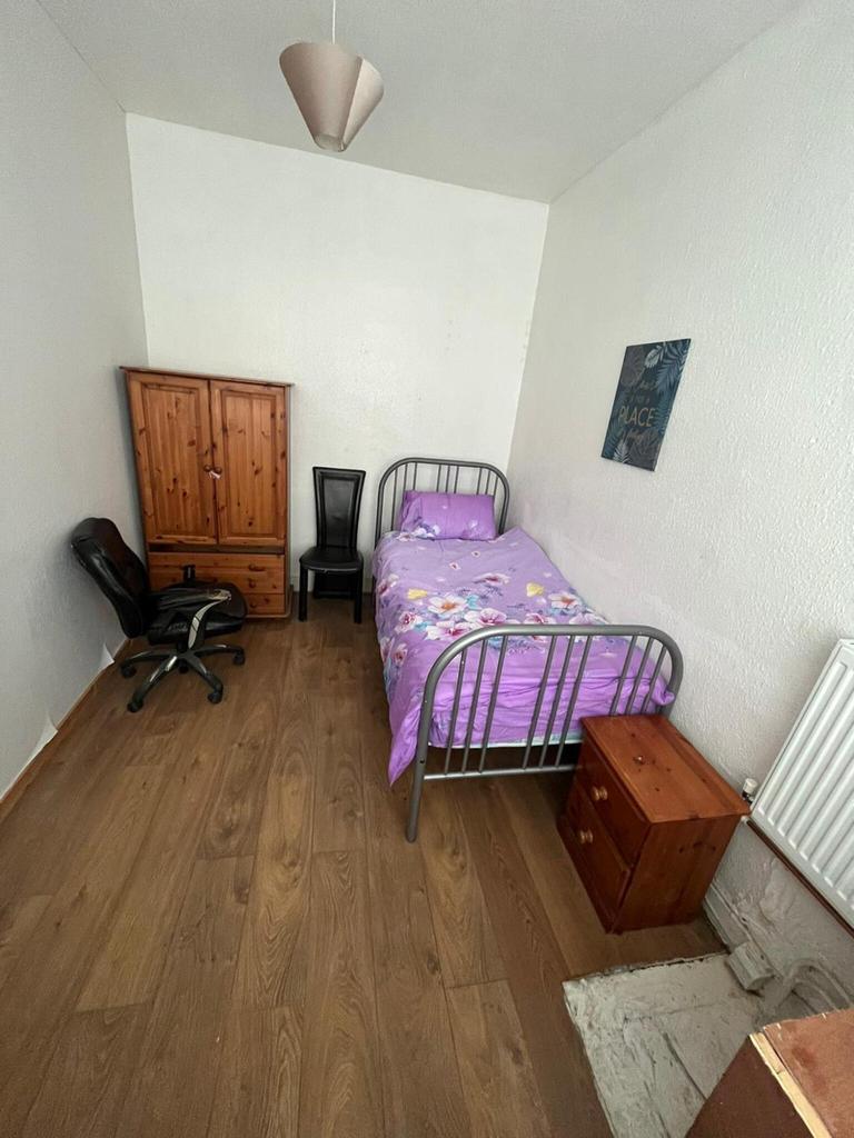 Burlington Road, Small Heath, B10 9PT 1 bed in a house share £40 pcm