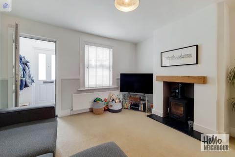 4 bedroom end of terrace house to rent - Palace Road, London, BR1