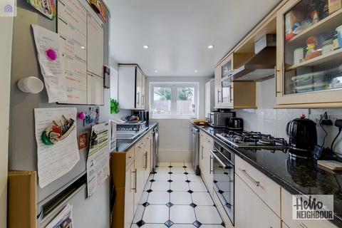 4 bedroom end of terrace house to rent - Palace Road, London, BR1