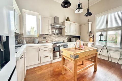 3 bedroom flat for sale, Witney Court, Western Road, Cheltenham, Gloucestershire, GL50