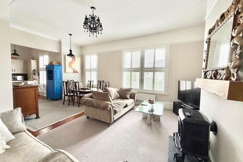 3 bedroom flat for sale, Witney Court, Western Road, Cheltenham, Gloucestershire, GL50