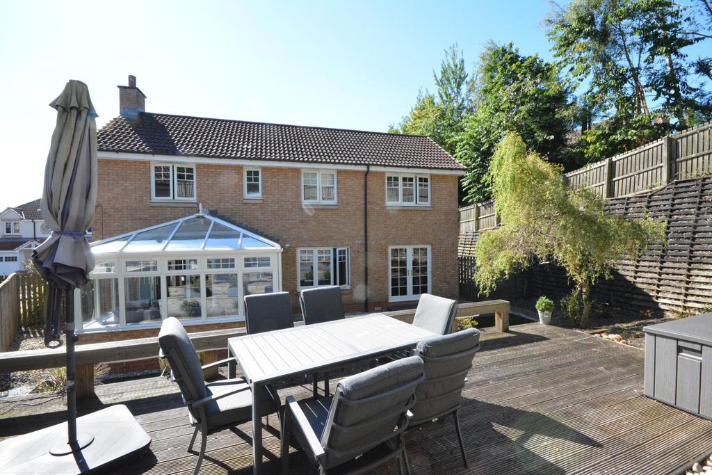 Bracken Avenue, Falkirk... 4 bed detached house £345,000