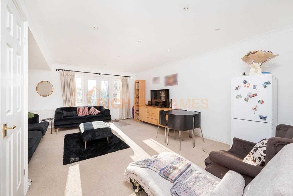 Colenso Drive, Mill Hill 2 bed end of terrace house for sale £640,000
