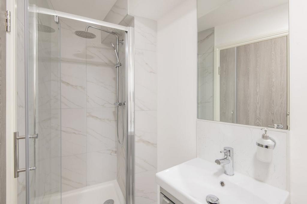 Ground Floor Rear Unit Shower.jpg