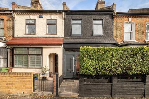 3 bedroom property to rent, Gordon Road, London, E15