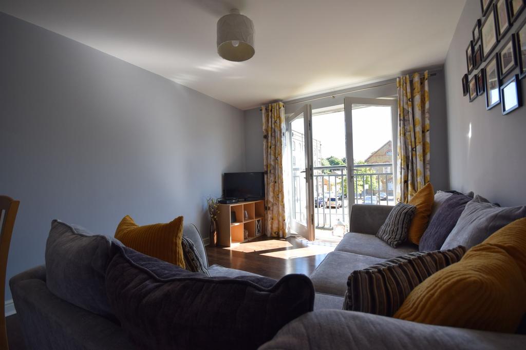 Esparto Way, South Darenth, DA4 2 bed apartment £1,300 pcm (£300 pw)