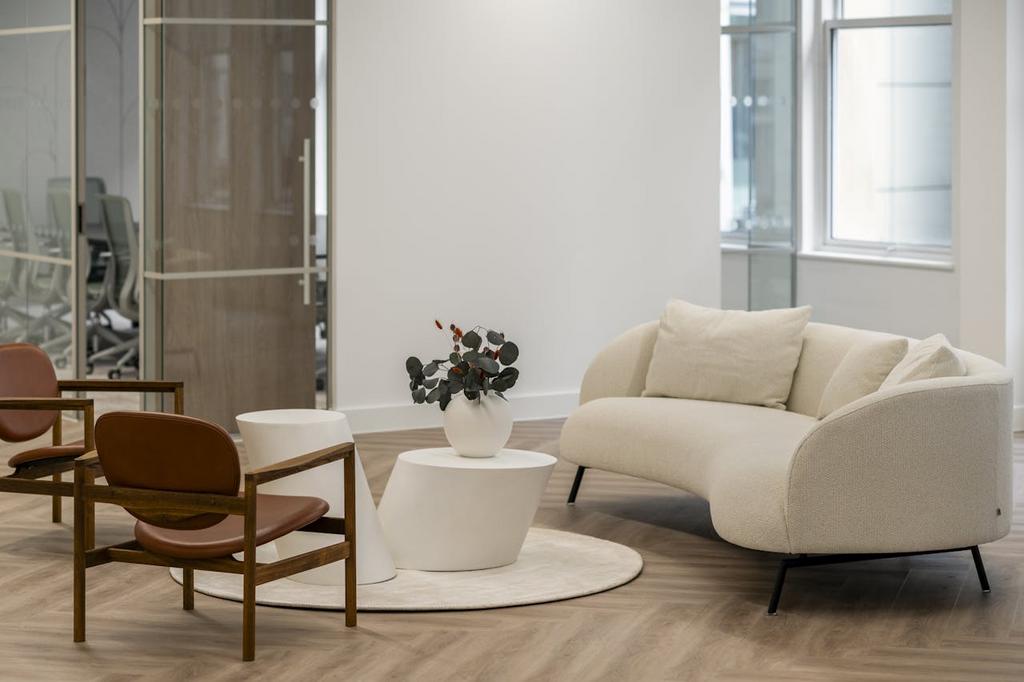 Echo Space  Eastcheap Court   Office Curator  LA