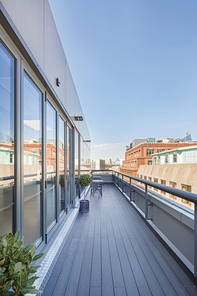 Leman St25 RT.jpg