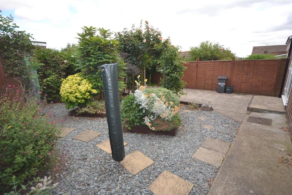 Back Road, Writtle, Chelmsford 3 bed link detached house £1,600 pcm