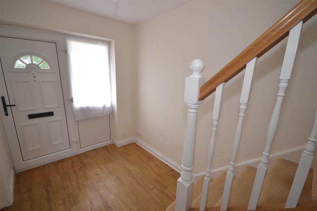 Back Road, Writtle, Chelmsford 3 bed link detached house £1,600 pcm