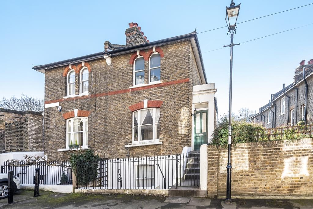 Collins Street Blackheath SE3 2 bed semidetached house for sale £