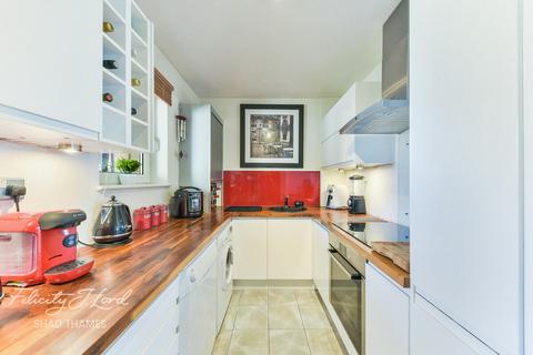 1 bedroom apartment for sale, Scott's Sufferance Wharf, Shad Thames, SE1