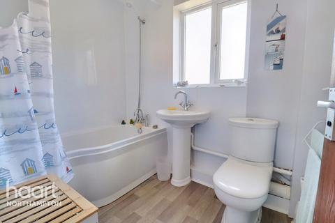 20 Greenglades, Northampton, NN4 9YW