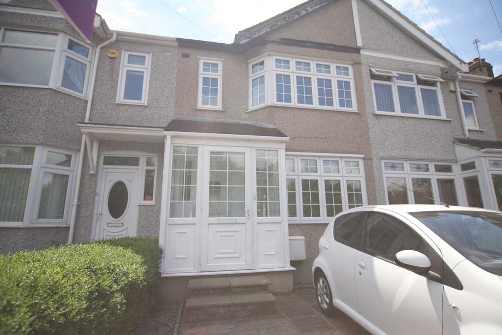 Wentworth Way, Rainham, RM13 3 bed terraced house £1,400 pcm (£323 pw)