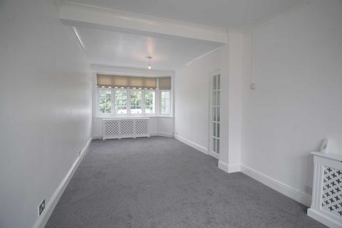 3 bedroom terraced house to rent, Wentworth Way, Rainham, RM13